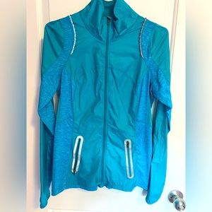 LULULEMON FEATHERWEIGHT HYBRID AQUA BLUE JACKET. SIZE 6